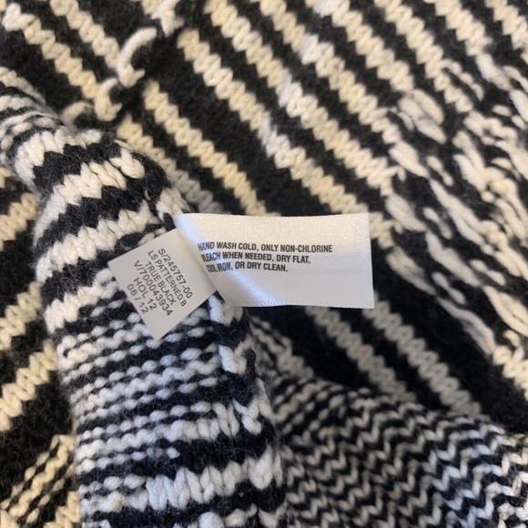 Gap Fashions Black & White Geometric Knit Open Collar Cardigan Woman's Size XS - Picture 12 of 12